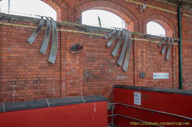 Holyhead - Caergybi /  Waterwall <i>or</i> Timeline - Wal Ddwr <i>neu</i> Llinell Amser