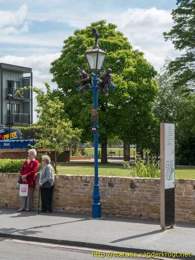 Stratford-upon-Avon /  The Fiddler, the Mandolin Donkey and the Owl