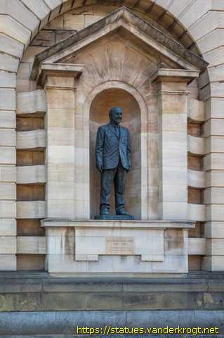 Hull /  Leo Schultz