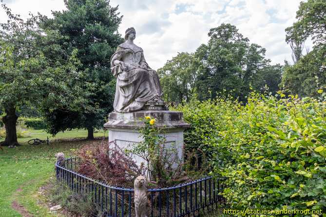 Hull /  Queen Victoria (Pearson Park)