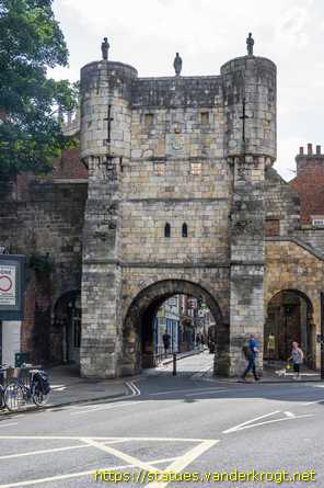 York /  Bootham Bar Statues