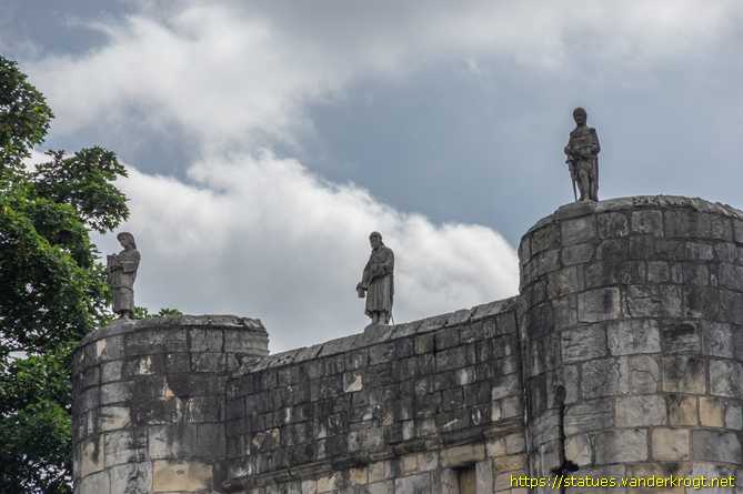 York /  Bootham Bar Statues