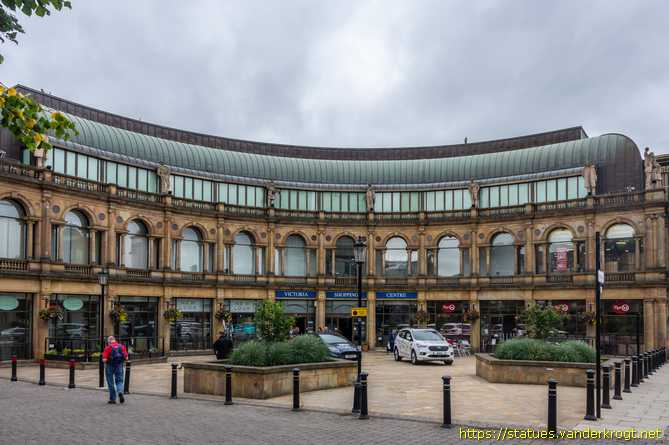 Harrogate /  Customers and staff