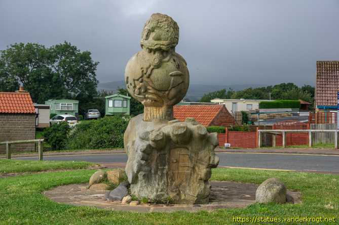 Robin Hood's Bay /  Millennium Sculpture