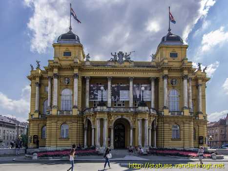 Zagreb /  Poprsja na pročelju Narodnog kazališta