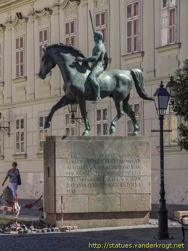 Székesfehérvár /  Tízes huszárok emlékműve