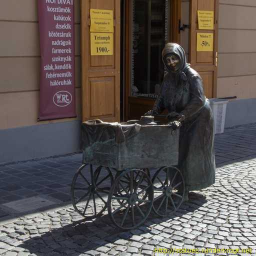Székesfehérvár /  Kati néni szobra