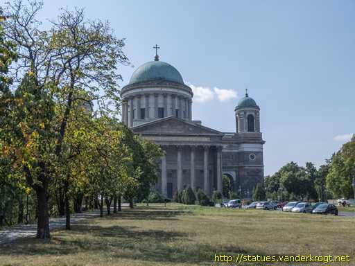 Esztergom /  Szobrok az oszlopcsarnok a Bazilika ?
