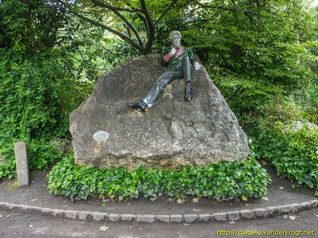 Dublin - Baile Átha Cliath /  Oscar Wilde Memorial