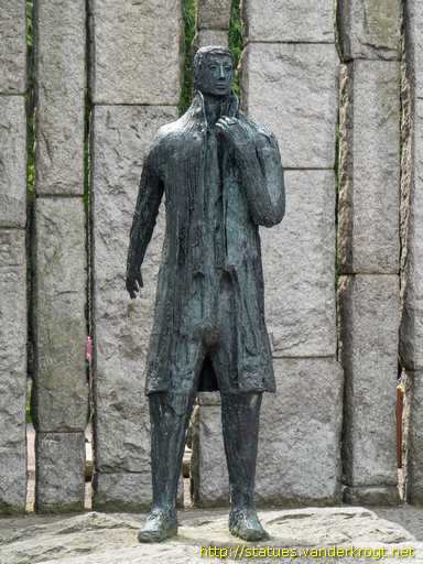 Dublin - Baile Átha Cliath /  Theobald Wolfe Tone - Famine Memorial / <i>Cuimhneachán an Ghorta</i>