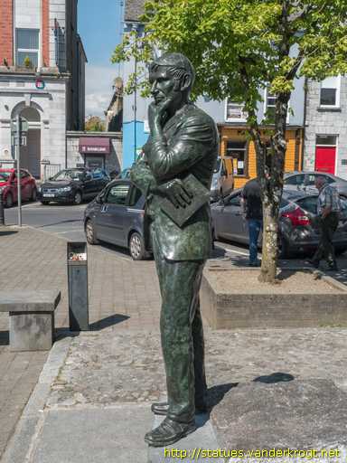 Newcastle West - An Caisleán Nua /  Michael Hartnett - <i>Mícheál Ó hAirtnéide</i>
