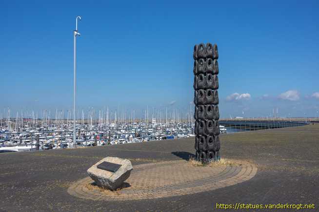 Dún Laoghaire /  Commemorative Tower to the Hobblers