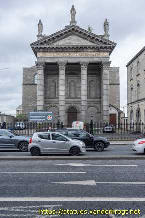Dublin - Baile Átha Cliath /  Saints' statues at St. Audoen's Church