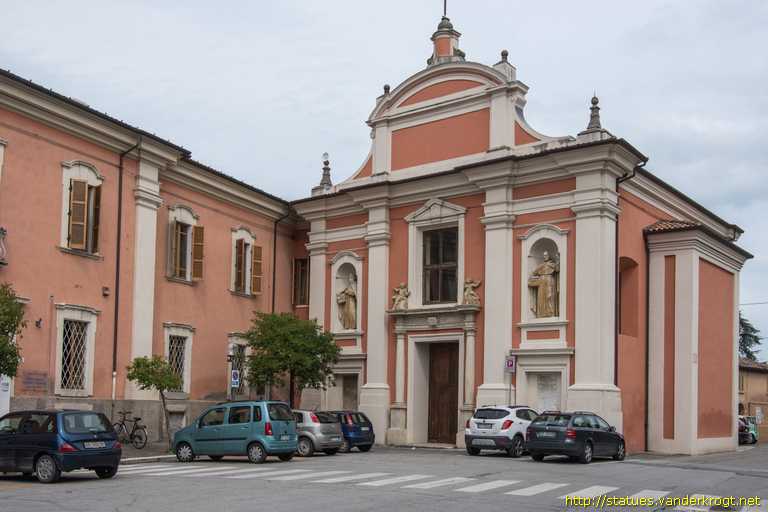 Savignano sul Rubicone /  Statue dei Santi alla Chiesa della Santissima Trinità