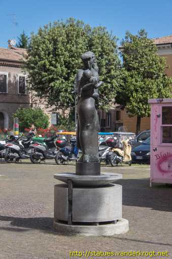 Cesena /  Donna con bambino