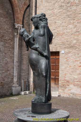 Cesena /  Donna con bambino