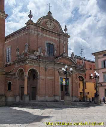 Castel San Pietro Terme /  Statue dei Santi al Santuario del Crocifisso