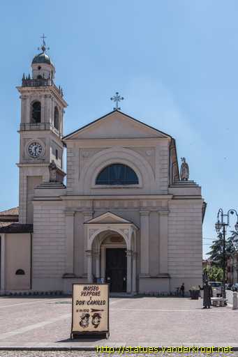Brescello /  Statue dei Santi alla Chiesa di Santa Maria Nascente