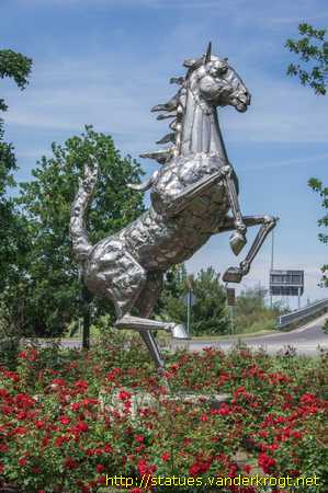 Maranello /  Monumento al Cavallino rampante