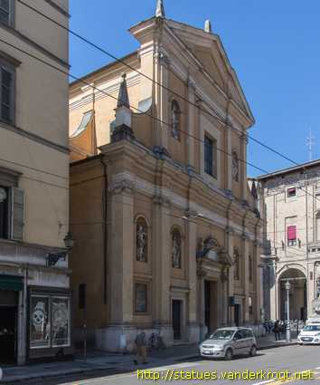 Parma /  Statue dei Santi alla Chiese di San Vitale