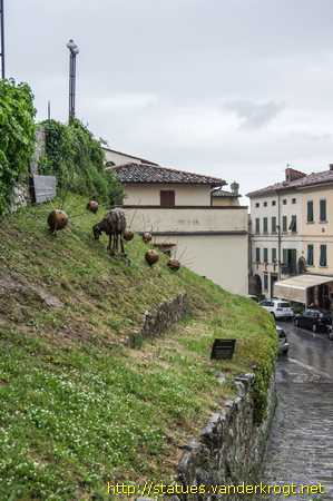 Vinci /  Homini sanza pace