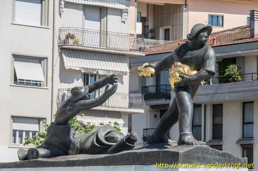Viareggio /  Monumento ai caduti