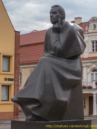 Kaunas /  Paminklas Maironio