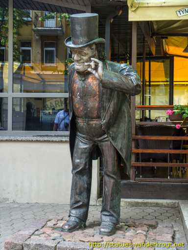 Šiauliai /  Skaitantis žmogus