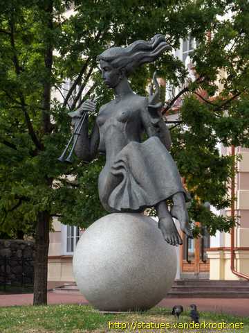 Šiauliai /  Muzika - Mergaitė su dūdelėmis