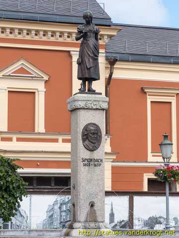 Klaipėda /  Taravos Anikė ir paminklas Simonui Dachui
