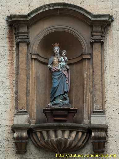 Luxembourg /  La Vierge à l'enfant