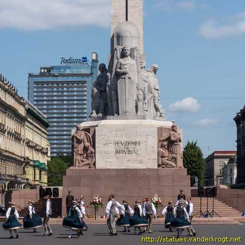 Rīga /  Brīvības piemineklis