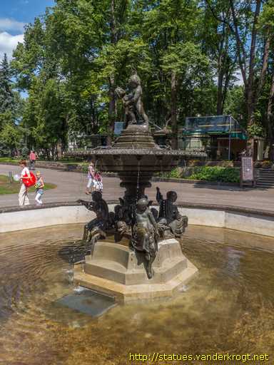 Rīga /  Strūklaka Gadalaiki