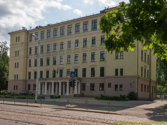 Rīga /  Visiem, kas upurējuši savu laiku virtuālās pasaules glābšanai