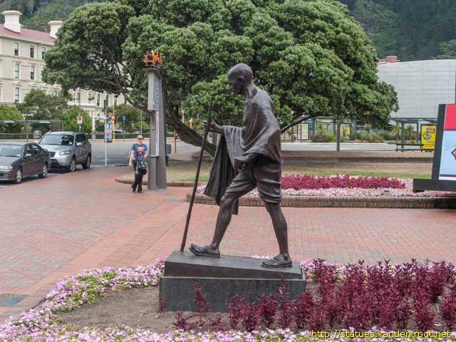 Wellington /  Mohandas Karamchand Gandhi