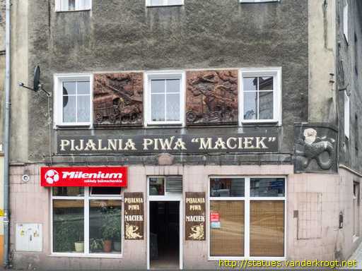 Nowa Ruda /  Płaskorzeźba z kamiennicy