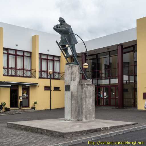 Ponta Delgada /  Homenagem ao Bombeiro