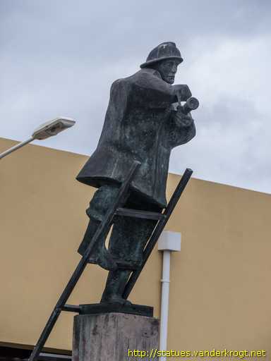 Ponta Delgada /  Homenagem ao Bombeiro