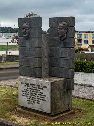 Angra do Heroísmo /  Joaquim Bartolomeu Flores & Hélio Flores Brasil