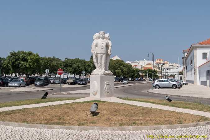 Faro /  Monumento aos Combatentes do Ultramar