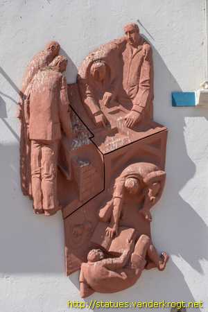 Grândola /  Baixo-relevo da Câmara Municipal
