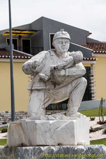 Borba /  Monumento ao Bombeiro Voluntário