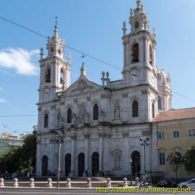 Lisboa /  Estátuas na Basílica da Estrela