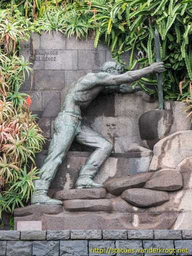 Funchal /  Monumento ao Trabalhador Madeirense
