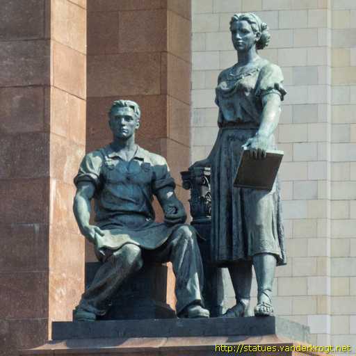 Moscow - Москва /  Скульптурные группы в главном здании МГУ