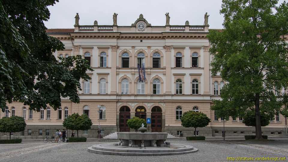 Maribor /  Kipi na Prvi gimnaziji