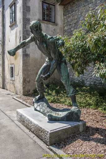 Otočec /  Spomenik mladinskim delovnim brigadam