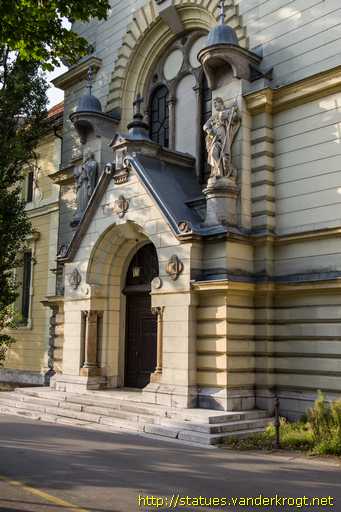 Ljubljana /  Kipi svetnikov na cerkvi sv. Jakoba