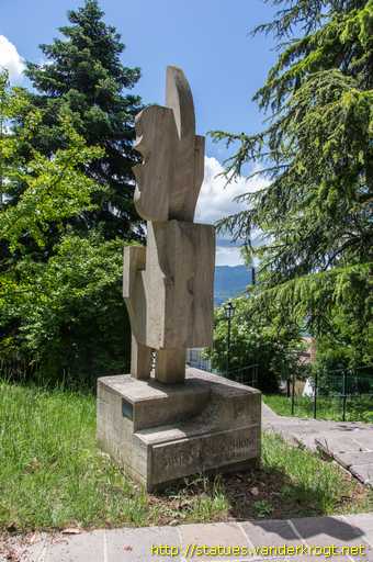 San Marino /  Monumento a Marino Capicchioni liutaio