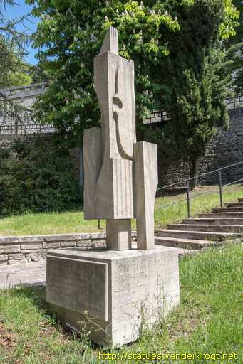 San Marino /  Monumento a Marino Capicchioni liutaio